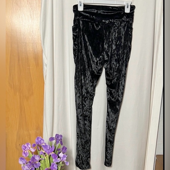 Fabletics Black Cross Waist Crushed Velour Leggings Size Large - Picture 8 of 10